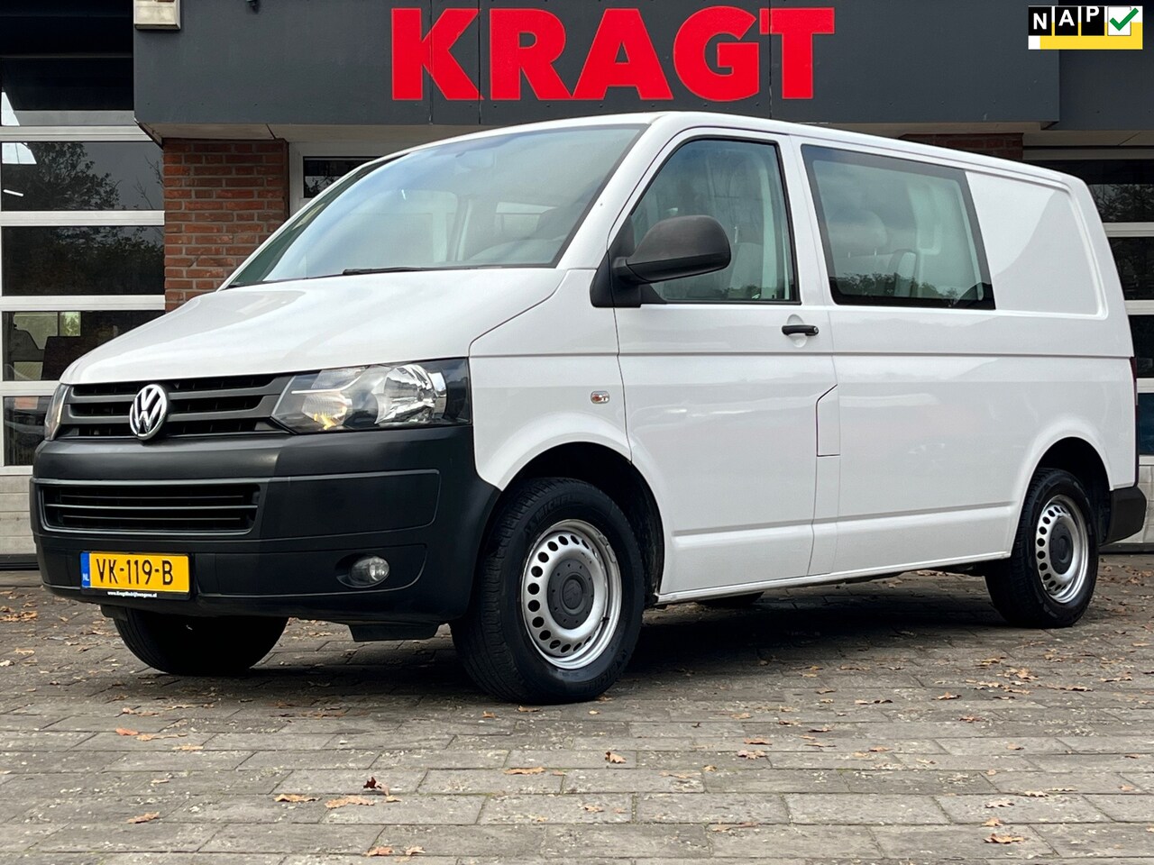 Volkswagen Transporter - 2.0 TDI L1H1|NAP|airco|cruise|vijf zitplaatsen|trekhaak|elektrische ramen - AutoWereld.nl