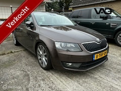 Skoda Octavia Combi - 1.6 TDI Trekhaak Xenon 18 inch 2e eigenaar