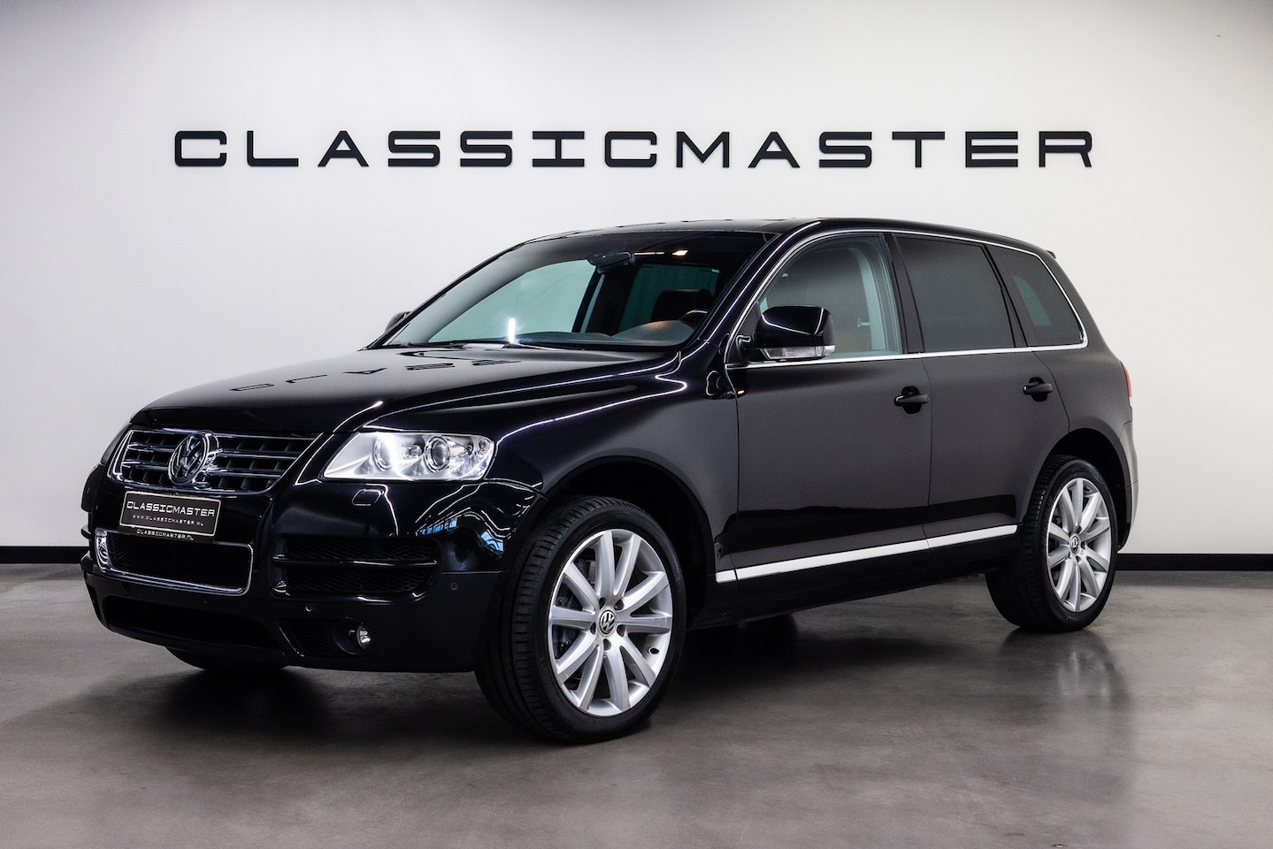 Volkswagen Touareg - 6.0 W12 Sport Edition Btw auto, Fiscale waarde € 8.000,- (€ 14.834,71 Ex B.T.W) - AutoWereld.nl