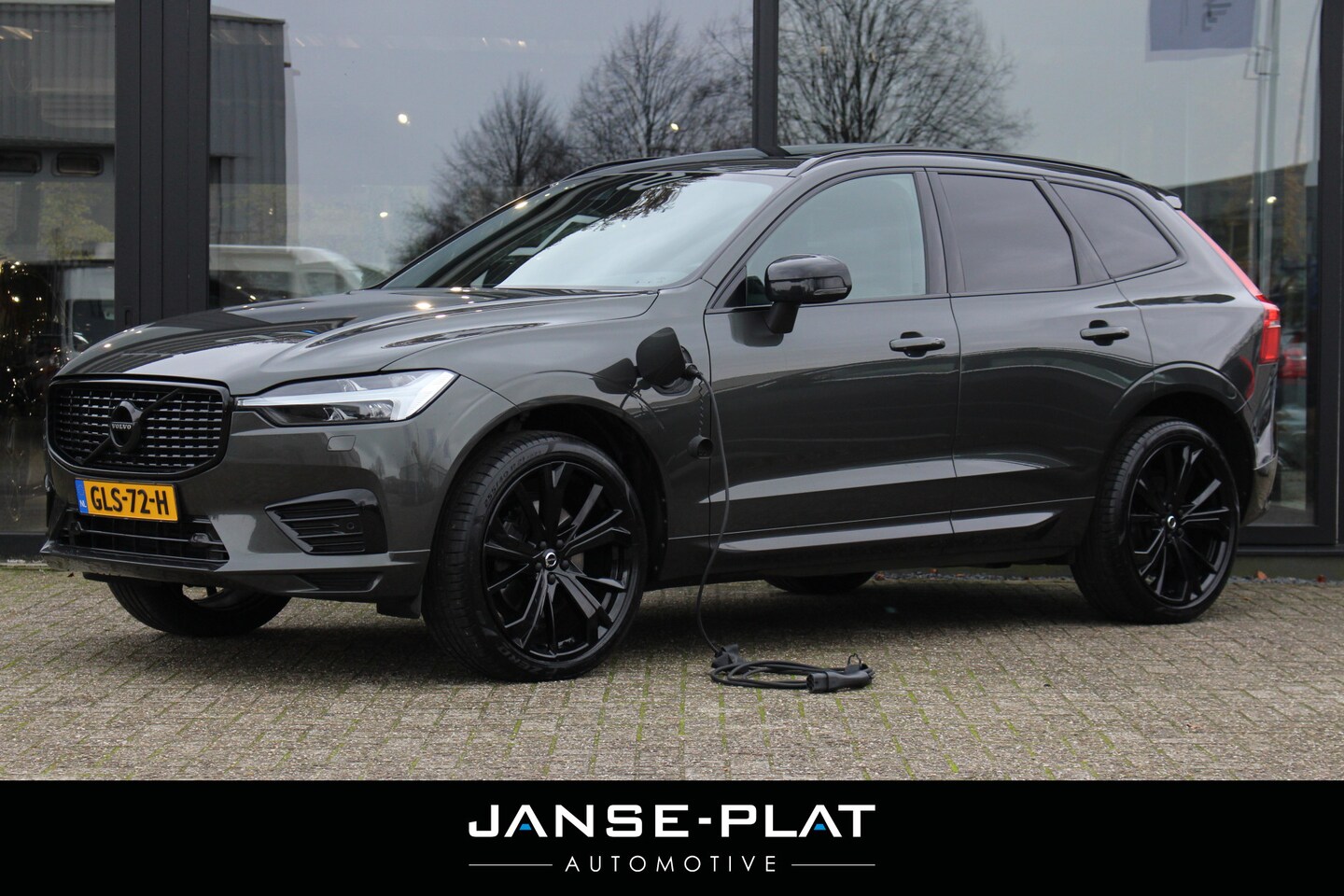 Volvo XC60 - 2.0 Recharge T6 AWD R-Design | Pano | Pilot Ass. | Wegdr. Trekhaak | - AutoWereld.nl