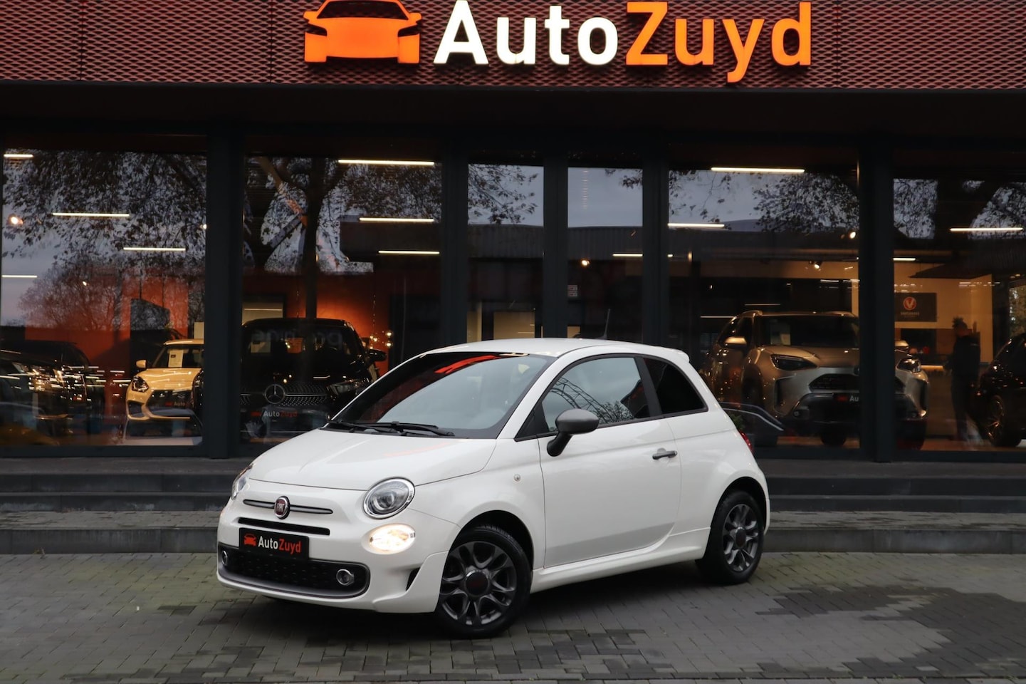 Fiat 500 - 1.2 Lounge Cabrio / CarPlay / Clima / LED / DAB - AutoWereld.nl