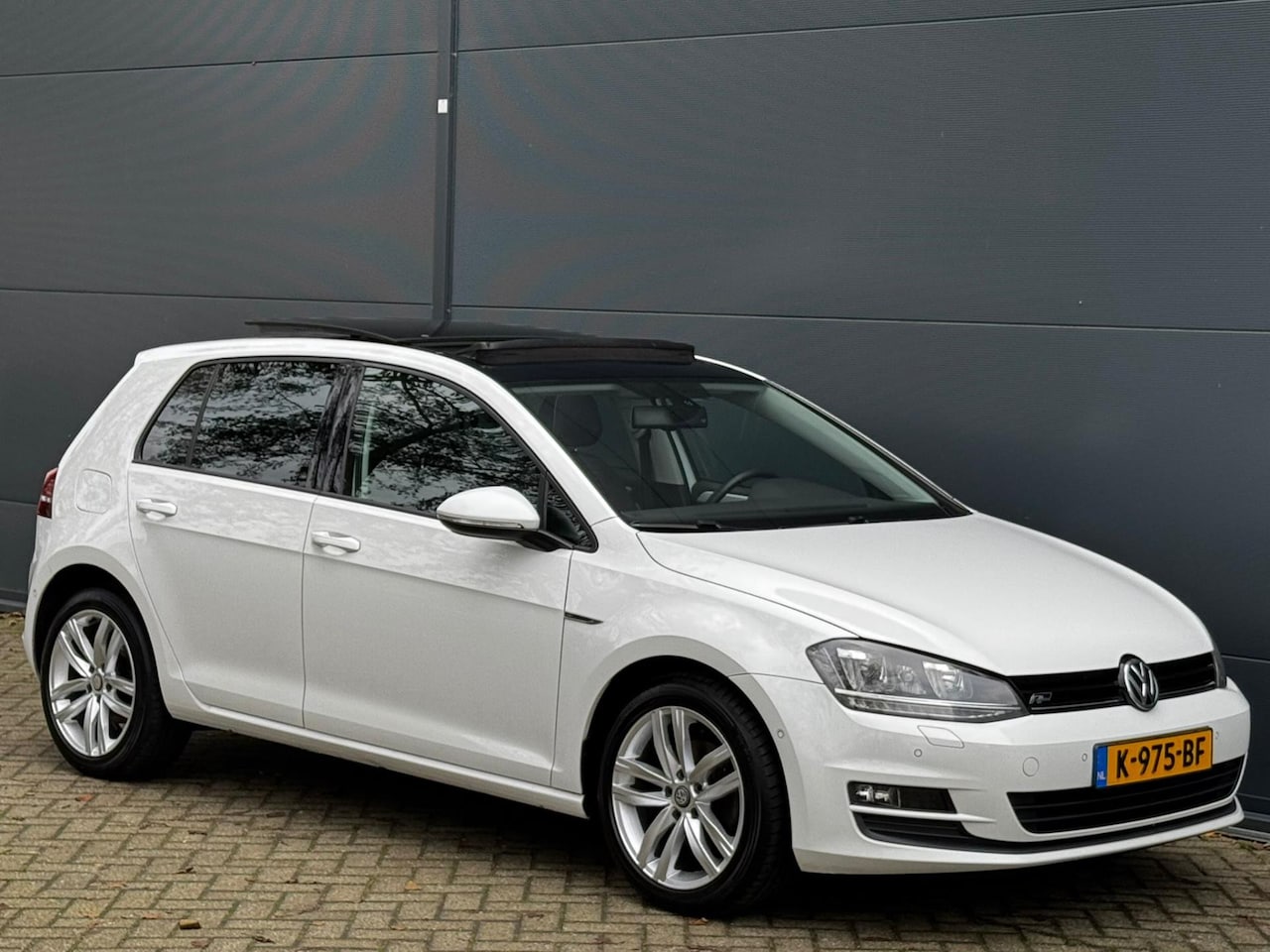 Volkswagen Golf - 1.4 TSI ACT Highline PANO R-LINE CLIMA CRUISE - AutoWereld.nl