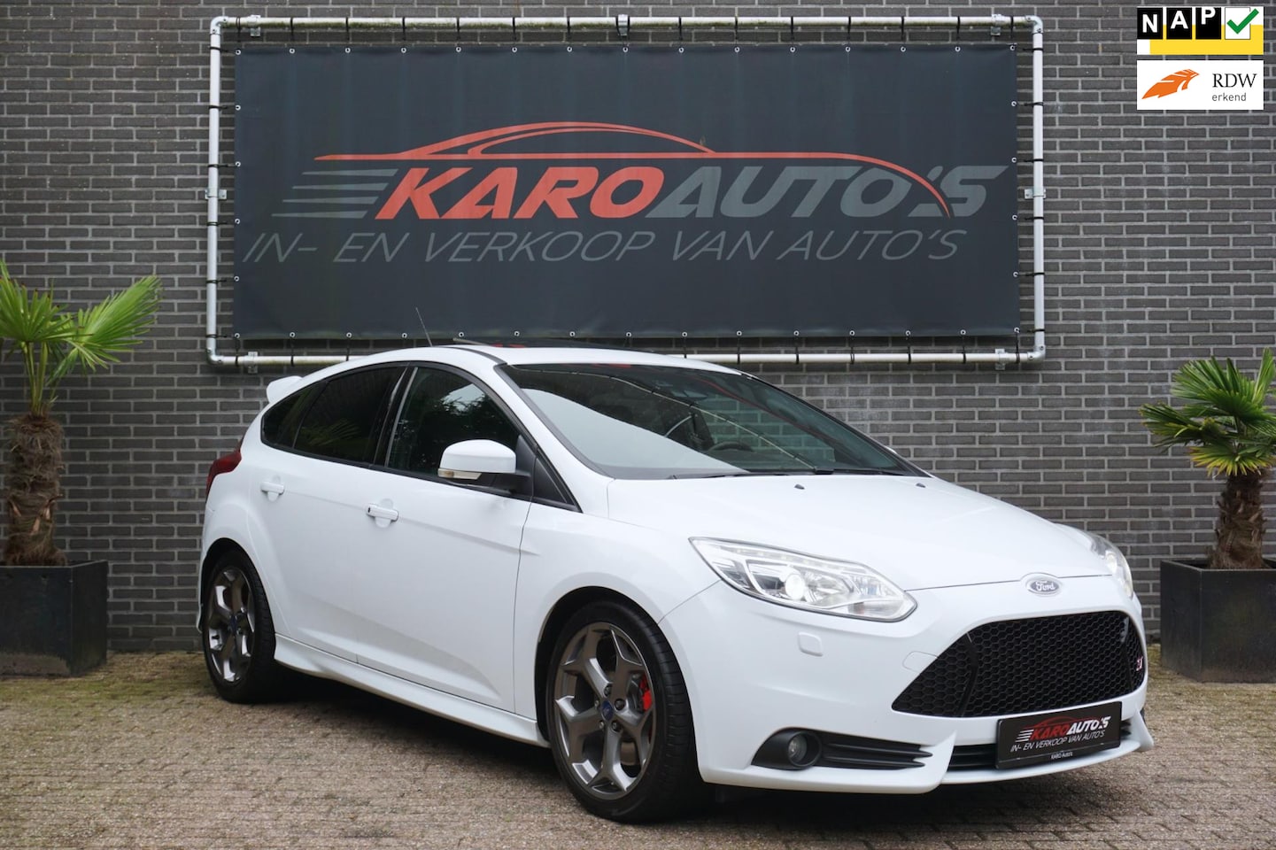 Ford Focus - 2.0 EcoBoost ST-2 Dak Xenon Leer Keyl Cam Nav VOL - AutoWereld.nl