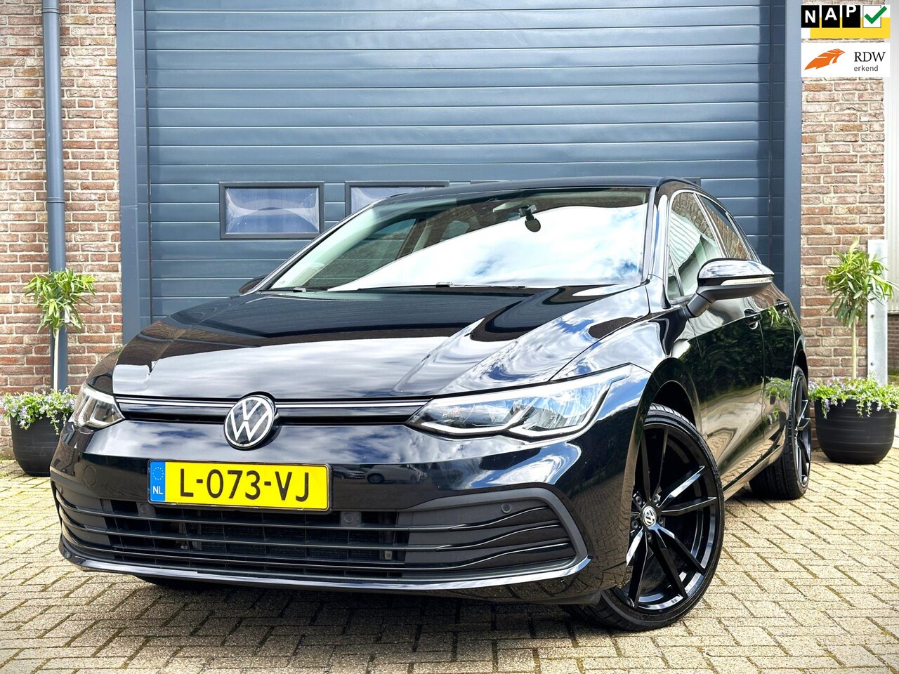 Volkswagen Golf - 1.0 eTSI Life Navi, Sfeerverlichting, PDC - AutoWereld.nl