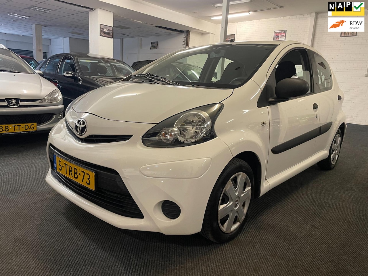 Toyota Aygo - 1.0 VVT-i Now/Airco/elec ramen/Dealer onderhouden - AutoWereld.nl