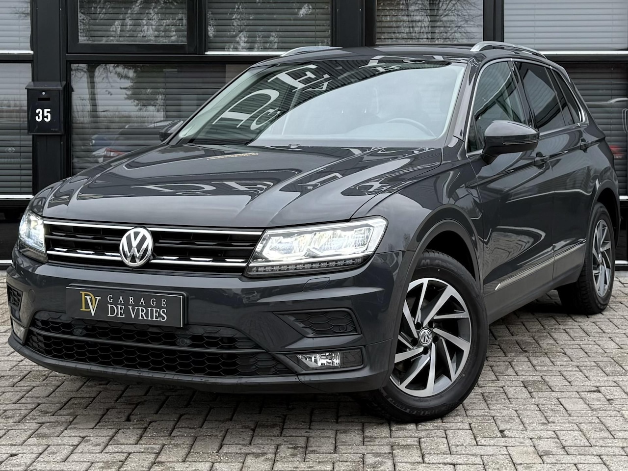 Volkswagen Tiguan - 1.4 TSI Highline ACC + Lane CarPlay Trekhaak Garantie - AutoWereld.nl