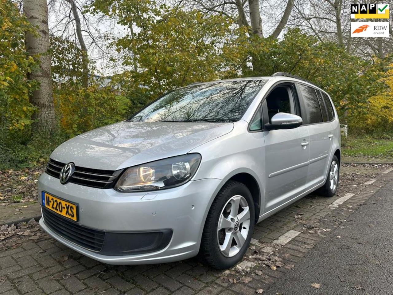 Volkswagen Touran - 1.4 TSI Highline 7persoon,achteruit camera ,automaat,climaat controle - AutoWereld.nl