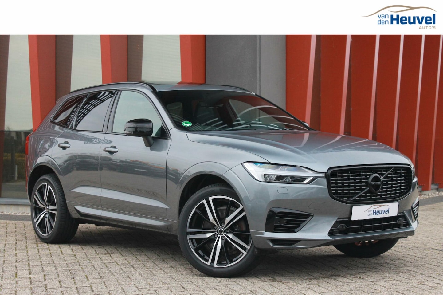 Volvo XC60 - T6 Recharge AWD R-Design | Panorama dak | BLIS | Harman Kardon | Stoelverwarming voor/acht - AutoWereld.nl