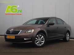 Skoda Octavia - 1.0 TSI Greentech Business Edition 116PK Panoramadak 16 inch Panoramadak Navigatie Clima C