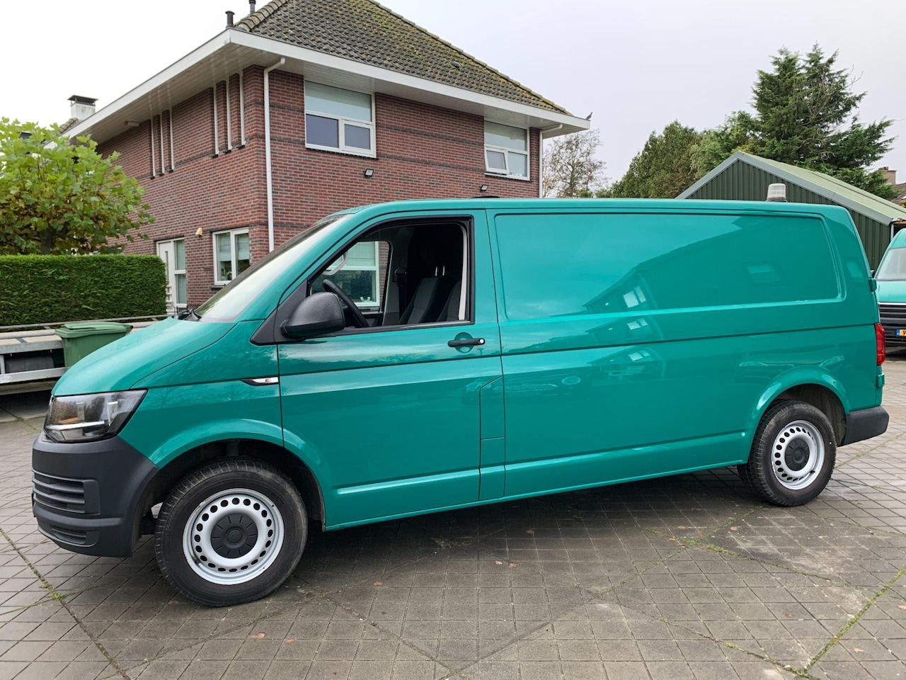 Volkswagen Transporter - 2.0 TDI L2H1 2.0 TDI L2H1 - AutoWereld.nl