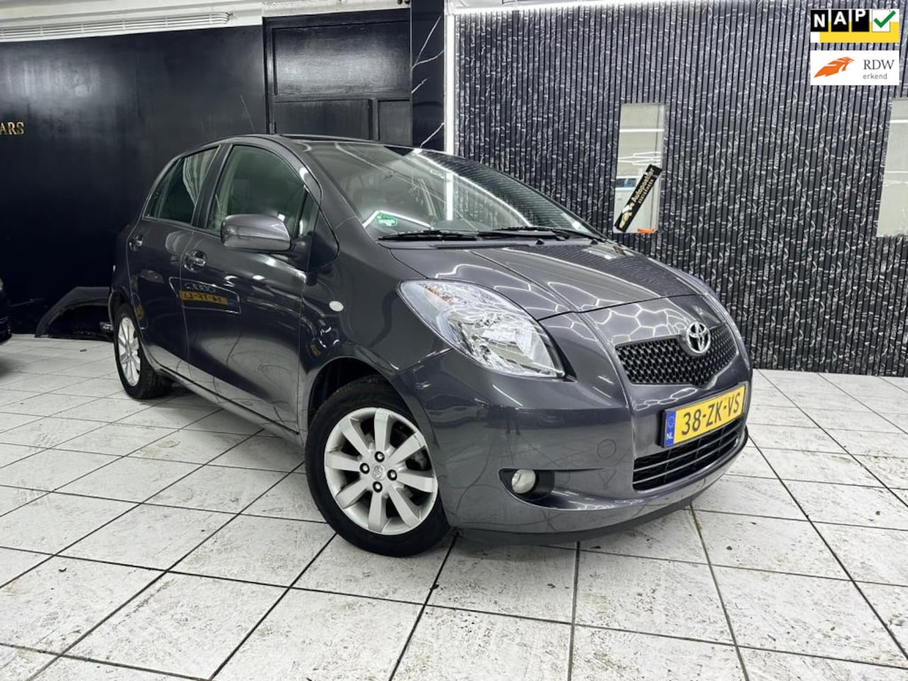 Toyota Yaris - 1.3 VVT-i Executive 1.3 VVTi Executive - AutoWereld.nl