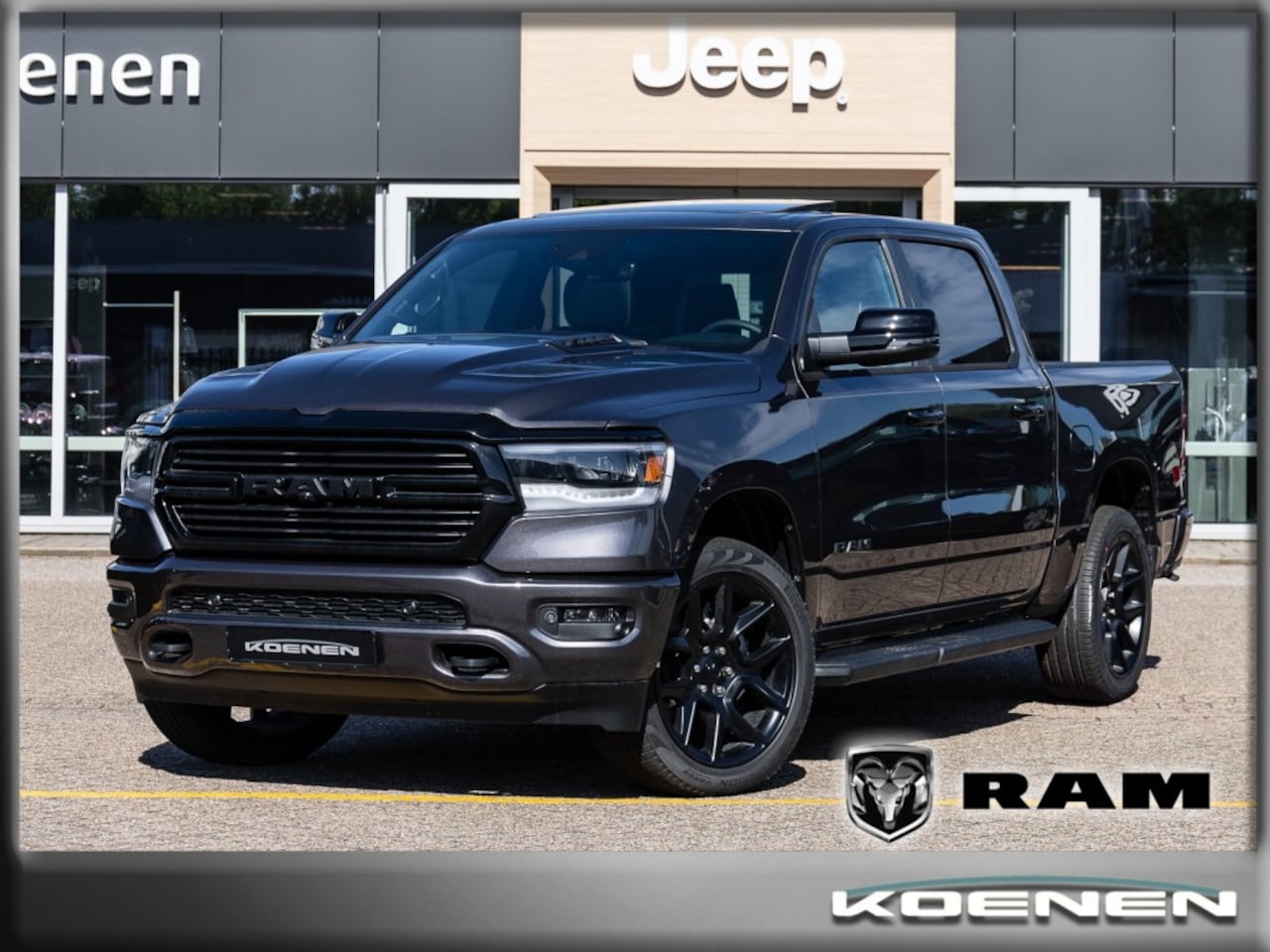 Dodge Ram Pick Up - 5.7i V8 4x4 Aut. Laramie Night Luchtvering / Pano / G3 / ADAPT. - AutoWereld.nl