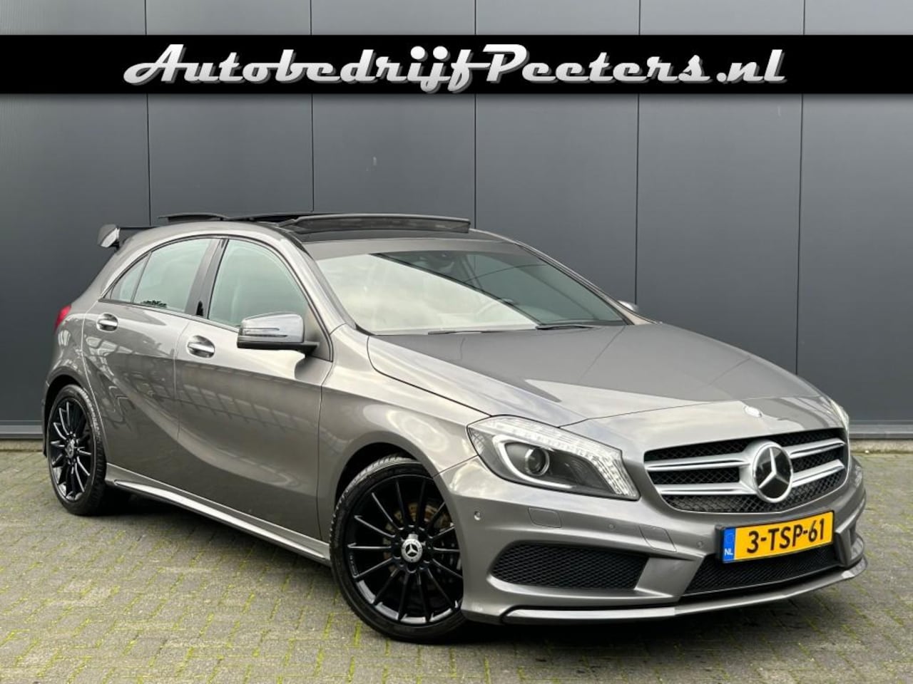 Mercedes-Benz A-klasse - A 180 Aut7 AMG P-dak Leder Navi Cruise Xenon Trekhaak NL-auto - AutoWereld.nl