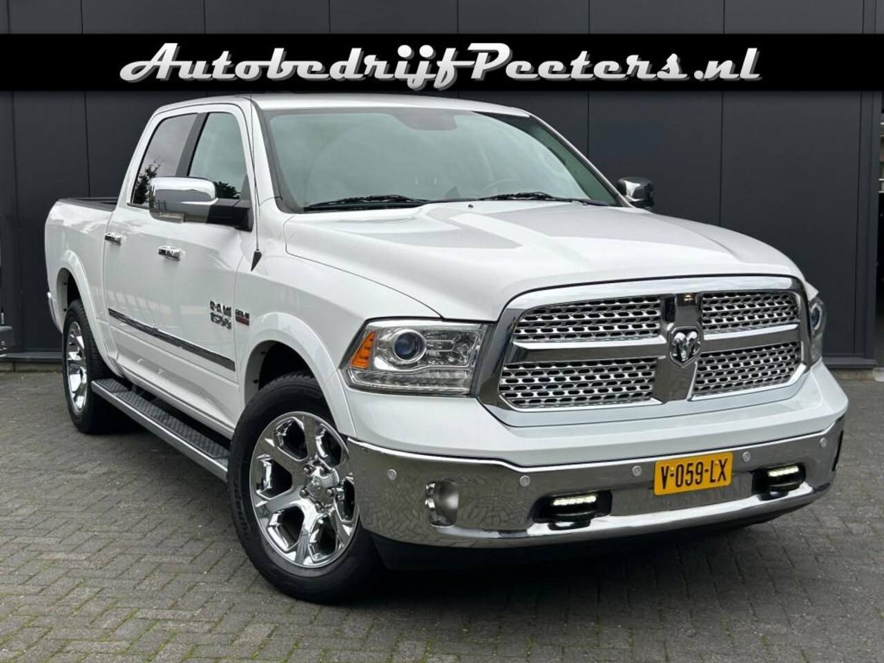 Dodge Ram Pick Up - 5.7 V8 Crew Cab Laramie Navi S.dak Leder Camera Carplay Trekhaak - AutoWereld.nl