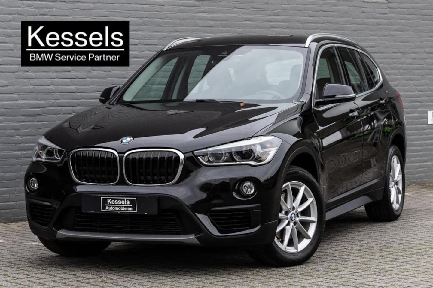 BMW X1 - 18i / Trekhaak / Head-Up / Stoelverwarming / LED / HiFi - AutoWereld.nl