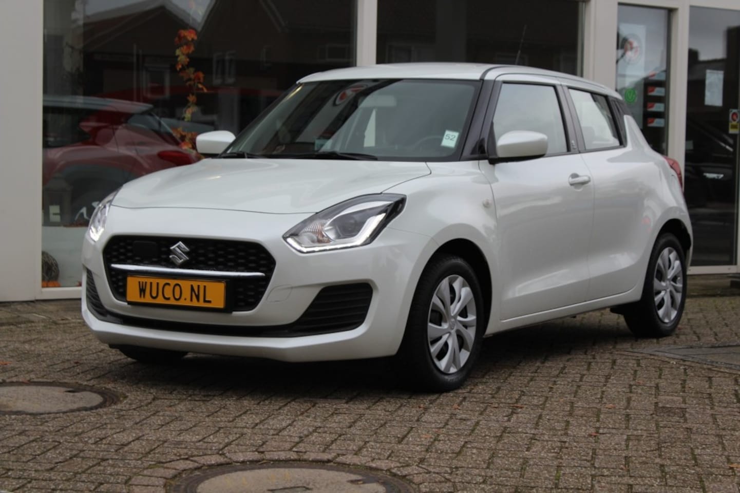 Suzuki Swift - 1.2 COMFORT SMART HYBIDE AIRCO CRUISE - AutoWereld.nl