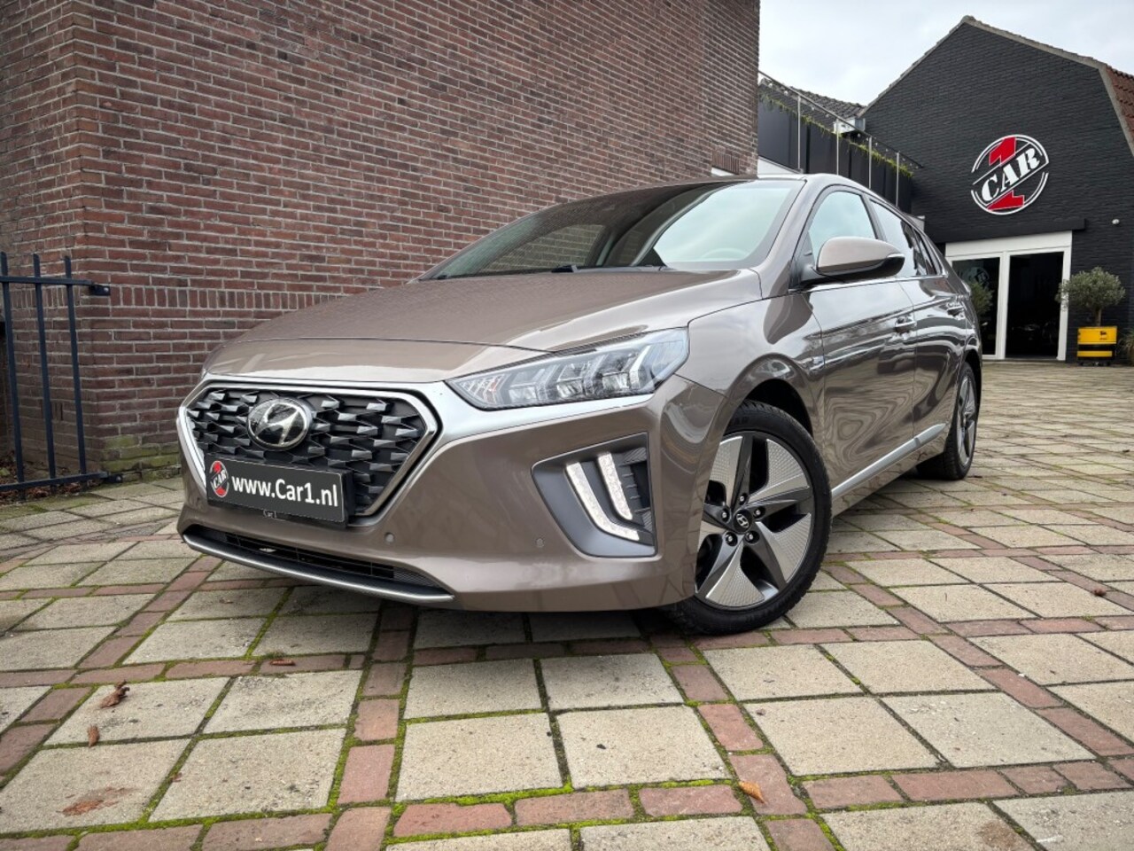 Hyundai IONIQ - 1.6 GDI Premium LED LEDER VERBRUIK 1:28 CAMERA KEYLESS ADAP CRUI - AutoWereld.nl