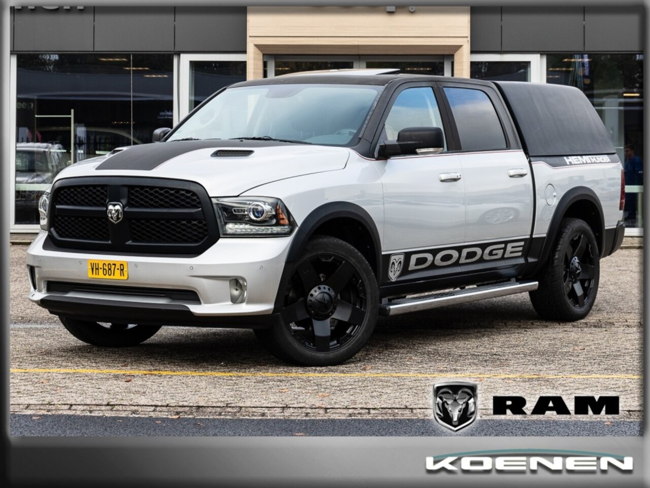 Dodge Ram Pick Up - 5.7i V8 4x4 Aut. Thunder LPG onderbouw Grijs Kenteken - AutoWereld.nl