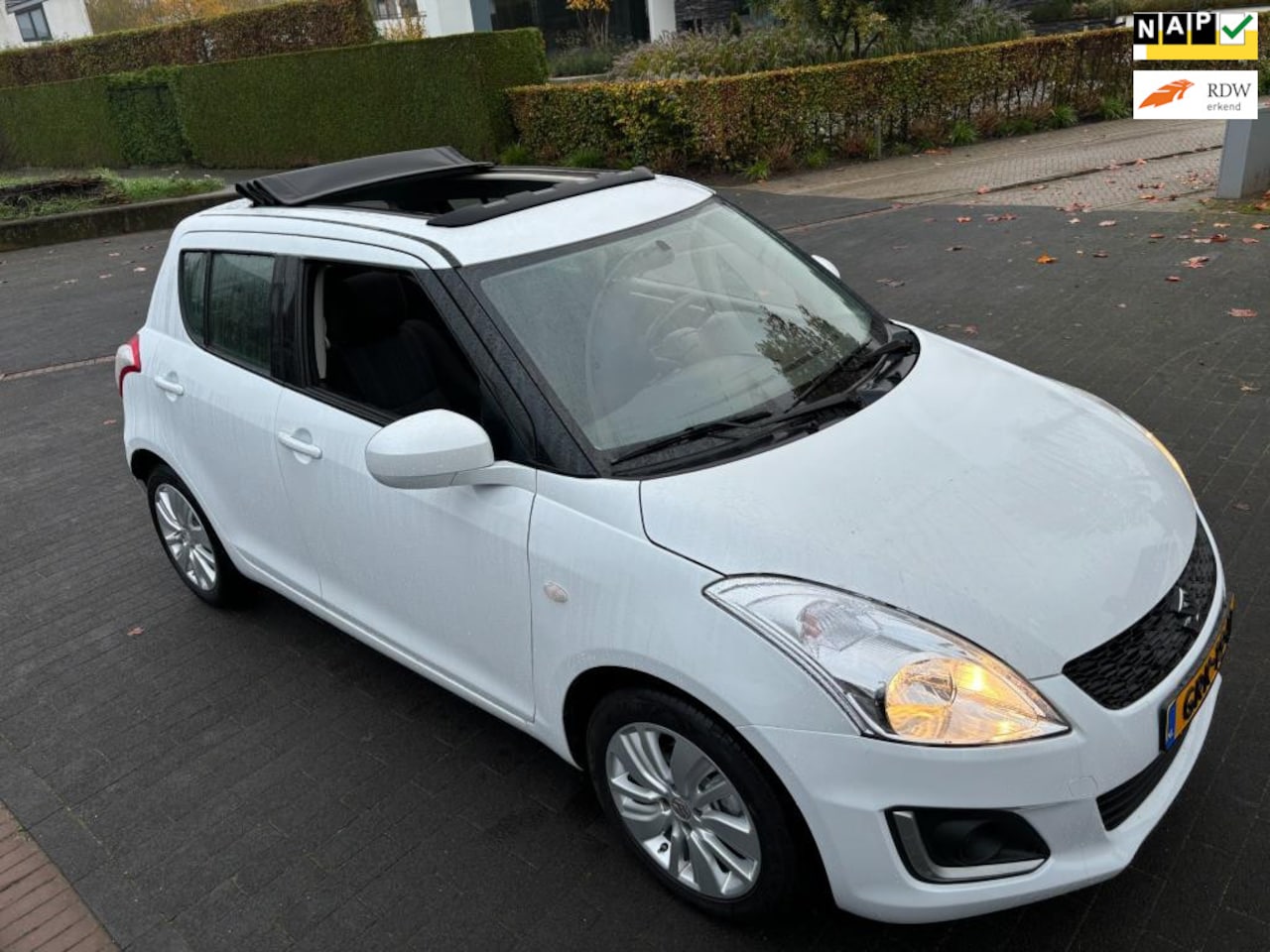 Suzuki Swift - 1.2 cabrio dak !! airco 72000 km !! sportvelgen. - AutoWereld.nl