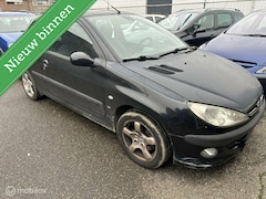 Peugeot 206 - 2.0-16V GTI