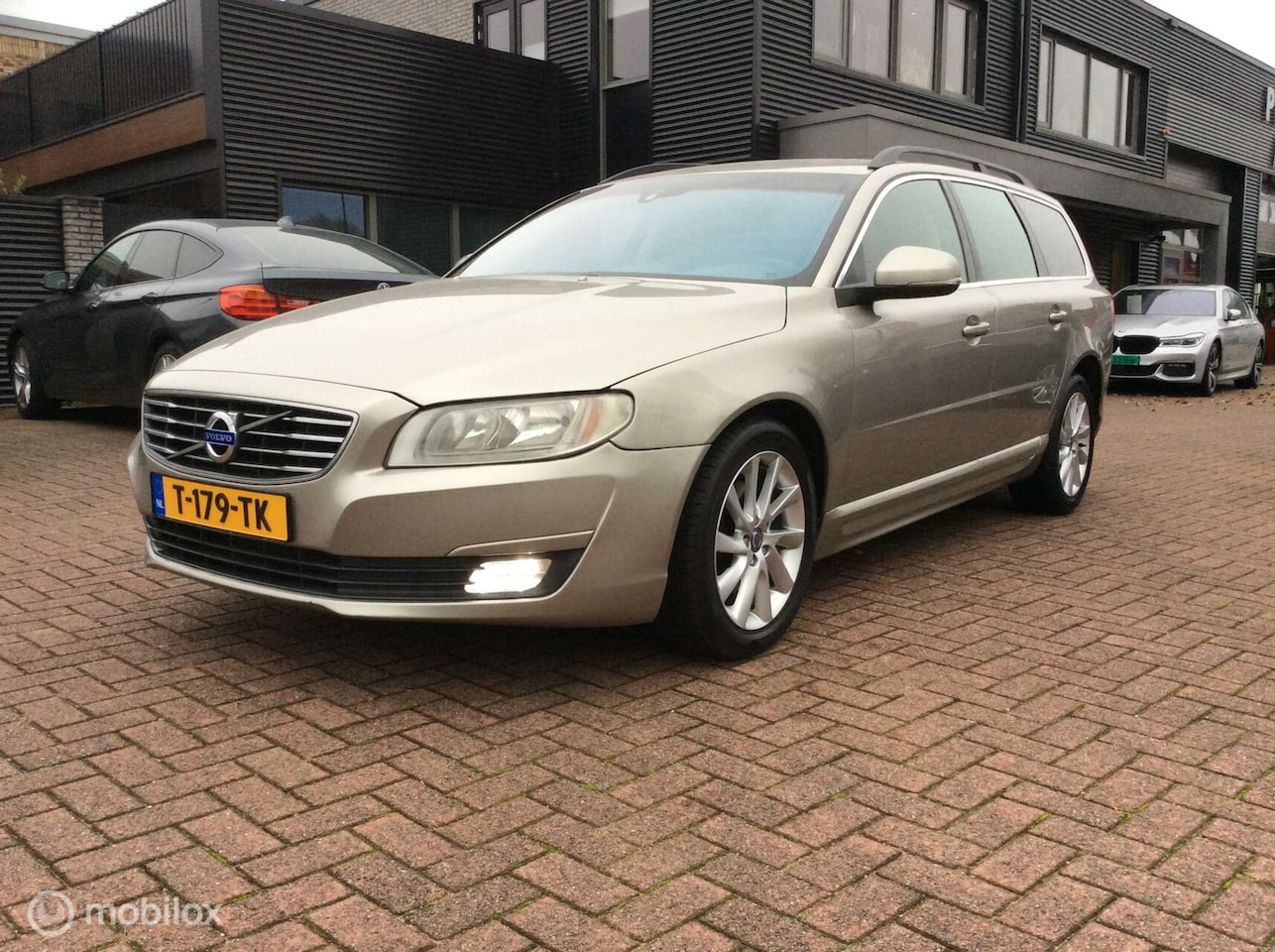 Volvo V70 - 2.0 T5 Dynamic Edition Leder Airco Dakrail Automaat - AutoWereld.nl