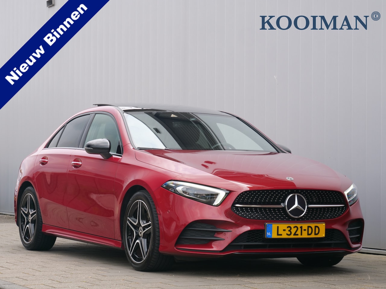 Mercedes-Benz A-klasse - 180 136 Pk Premium Plus AMG-Styling Navigatie / DAB / 18 inch - AutoWereld.nl