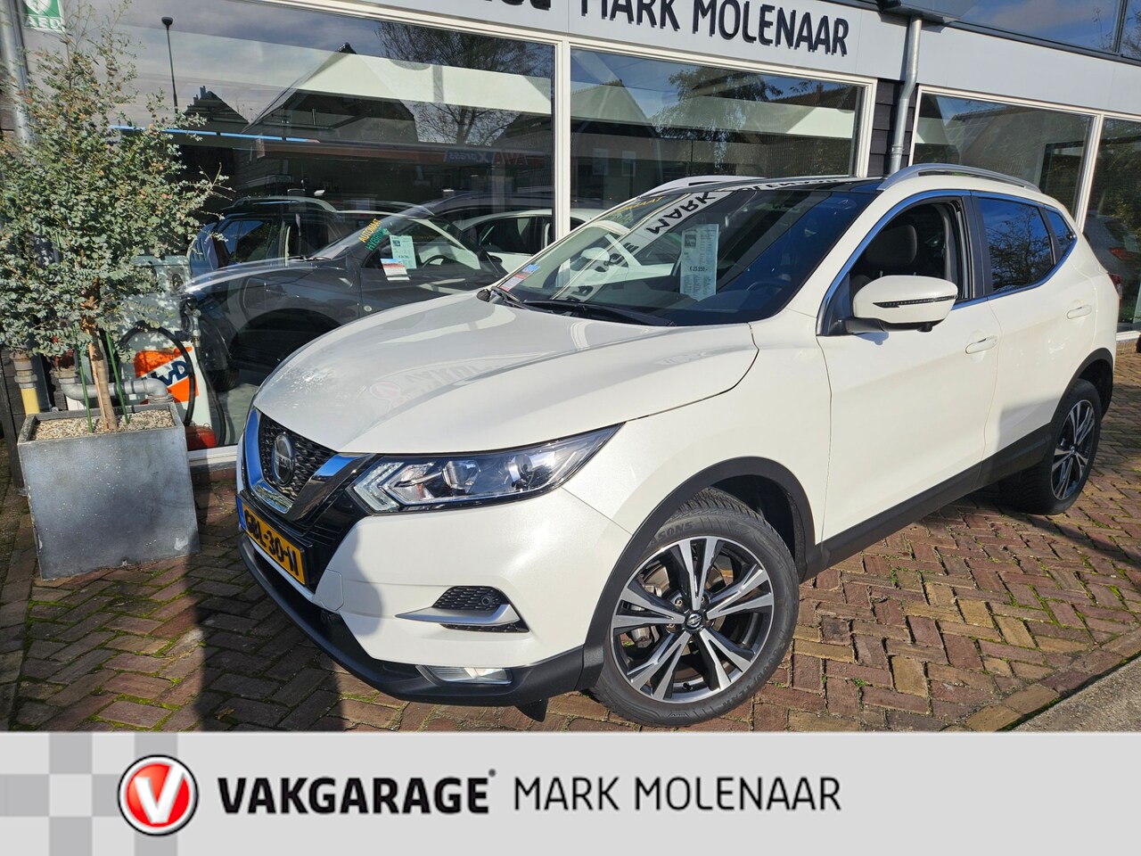 Nissan Qashqai - 1.3 DIG-T Design Edition 1.3 DIG-T Design Edition,zeer complete auto,panorama,360 camera - AutoWereld.nl