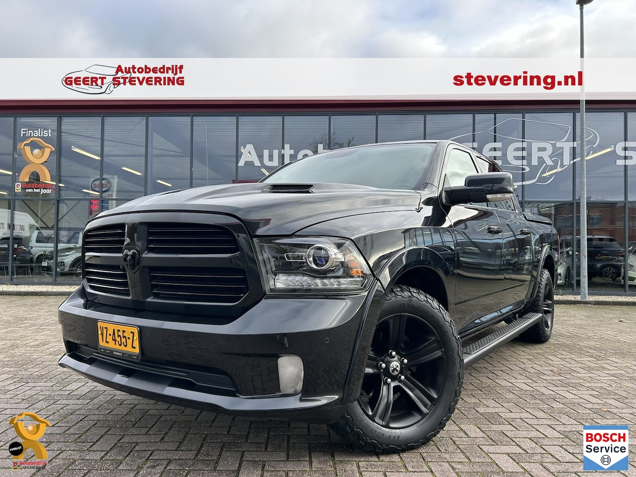 Dodge Ram Pick Up - DODGE RAM / 5.7l V8 HEMI 395PK / CREW CAB BLACK / LAGE BIJTELLING - AutoWereld.nl