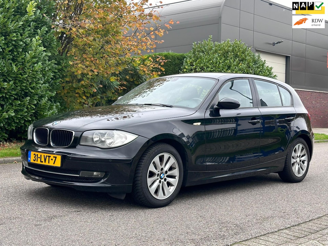 BMW 1-serie - 116i Introduction 1e Eigenaar*5DR*Airco*Parkeersensoren*LM velgen*APK* - AutoWereld.nl