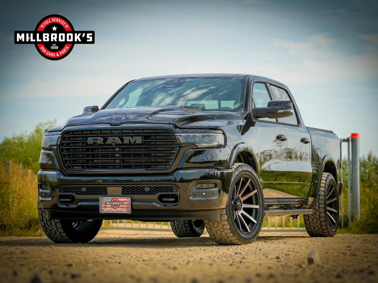 Dodge Ram 1500 - Laramie Sport Black Edition Hurricane, 22" XD Velgen, LPG, Laadbakcover, Panoramadak, Adap - AutoWereld.nl