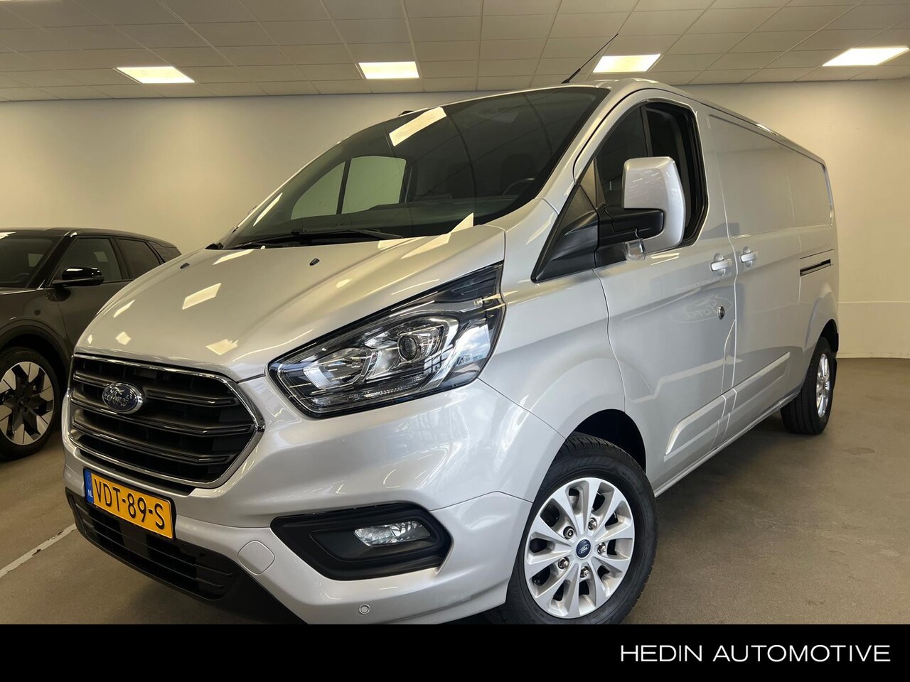 Ford Transit Custom - 300 L2H1 Limited 170PK | 2X Schuifdeur | Camera | Navigatie | Trekhaak | Airco | Cruise Co - AutoWereld.nl