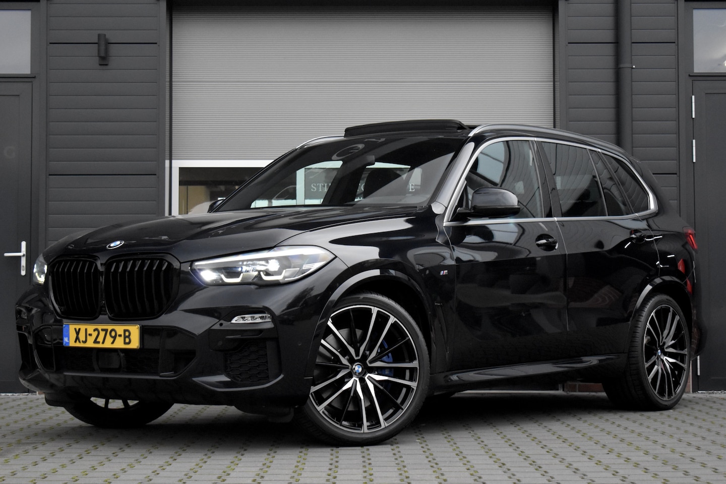 BMW X5 - xDrive40i M Sport | Panoramadak | Luchtvering | 4-Wiel Besturing | Harman/Kardon | Camera - AutoWereld.nl