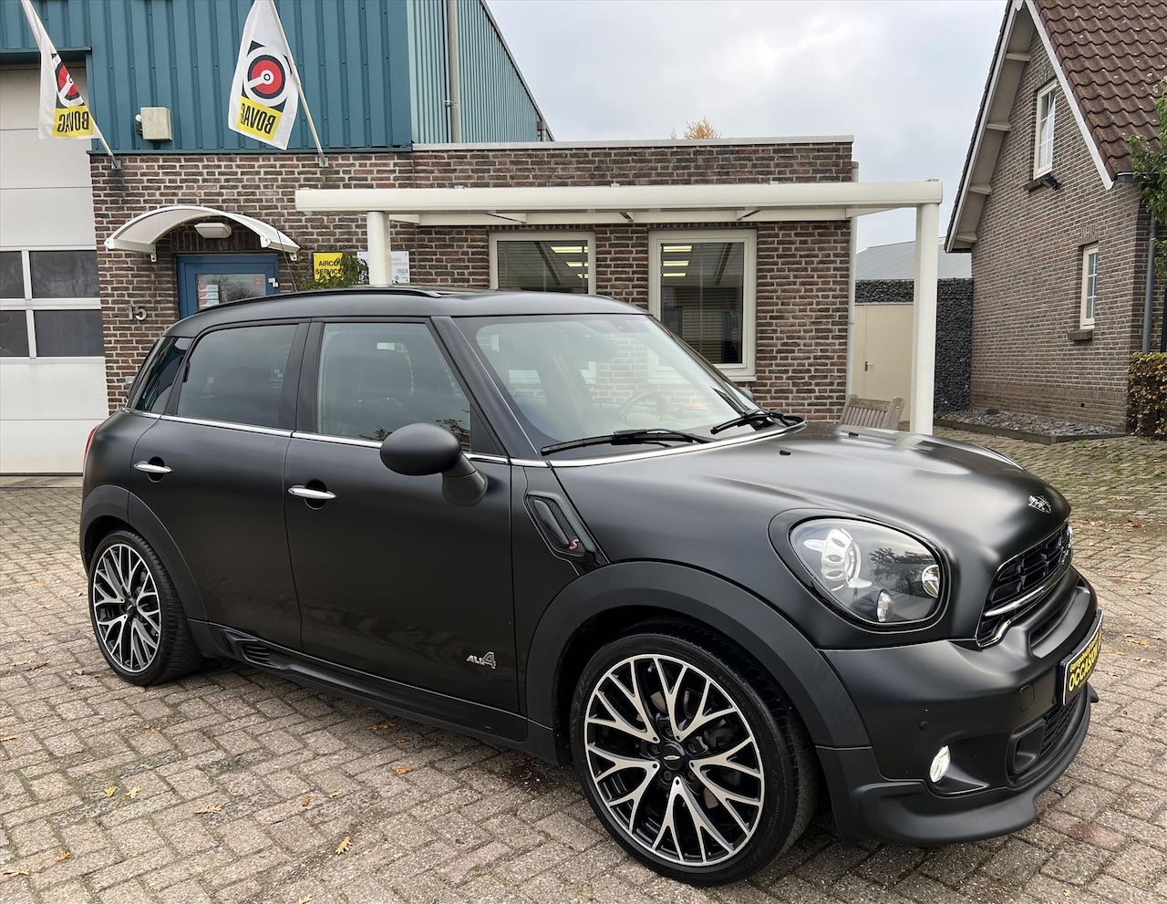 MINI Countryman - Mini (r60) 1.6 163pk AUT, JCW, Pano, Origineel MAT-ZWART - AutoWereld.nl