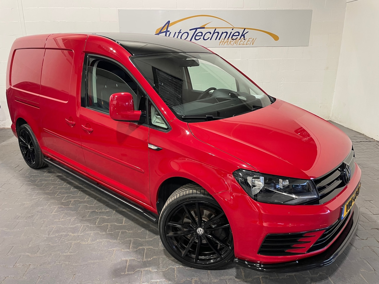 Volkswagen Caddy Maxi - 2.0 TDI L2H1 R-Line *Euro6*Black Style* - AutoWereld.nl