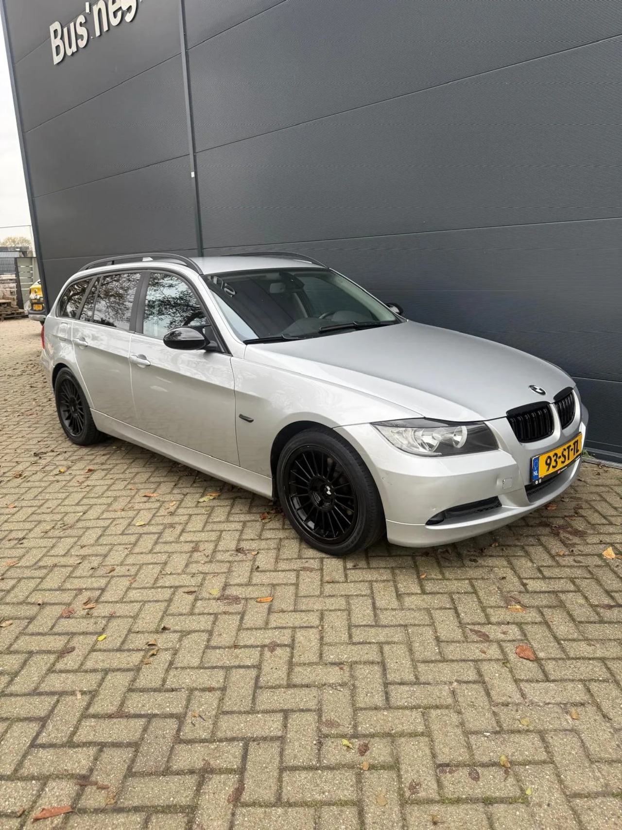 BMW 3-serie Touring - 3ER REIHE 320d Automaat/Navi/blue/Airco/cruise/P- sensorenir - AutoWereld.nl