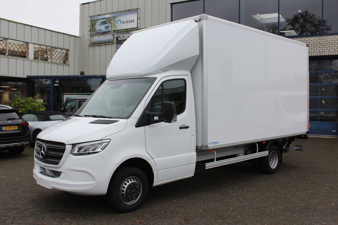 Mercedes-Benz Sprinter - 519 CDI L3 Bakwagen met laadklep Dhollandia klep 1000 KG, LED, 10.25 MBUX, Geveerde stoel - AutoWereld.nl