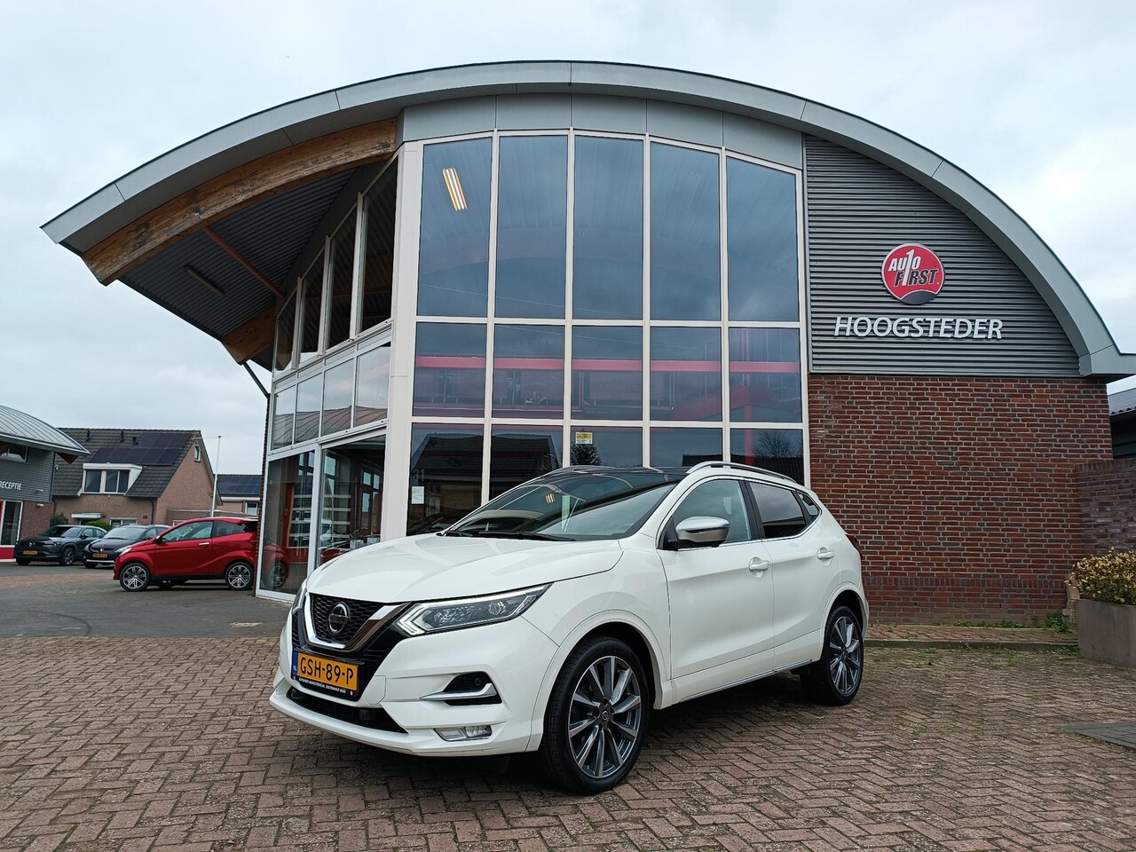 Nissan Qashqai - 1.3 DIG-T N-Tec Automaat, pano, carplay, camera - AutoWereld.nl