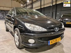 Peugeot 206 - 1.4 Forever - 5 deurs - Airco - NL Auto