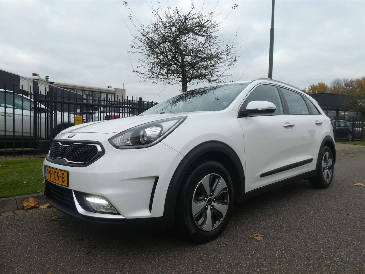 Kia Niro - 1.6 GDi Hybrid 141pk DCT6 DynamicLine Clima Navi LM - AutoWereld.nl