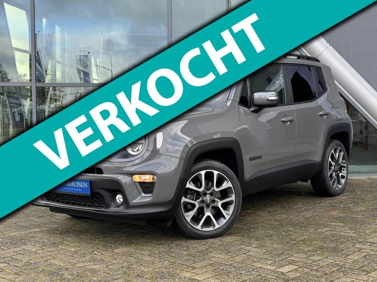 Jeep Renegade - 4xe 240pk Plug-in Hybrid Electric S Panoramadak / Leder / Automaat / Camera - AutoWereld.nl