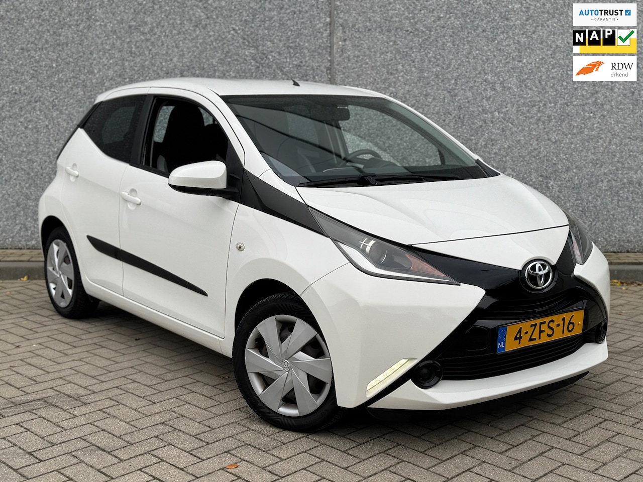 Toyota Aygo - 1.0 VVT-i x-play-Airco-Cruise-Camera-GoedOnderh-NAP - AutoWereld.nl