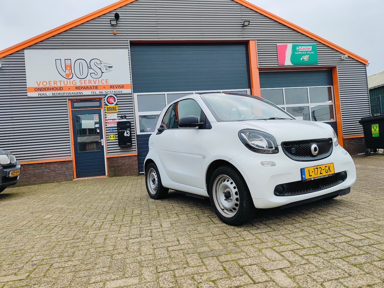 Smart Fortwo - EQ Essential €.2000 subsidie mogelijk-BTW auto-panorama dak-airco- - AutoWereld.nl