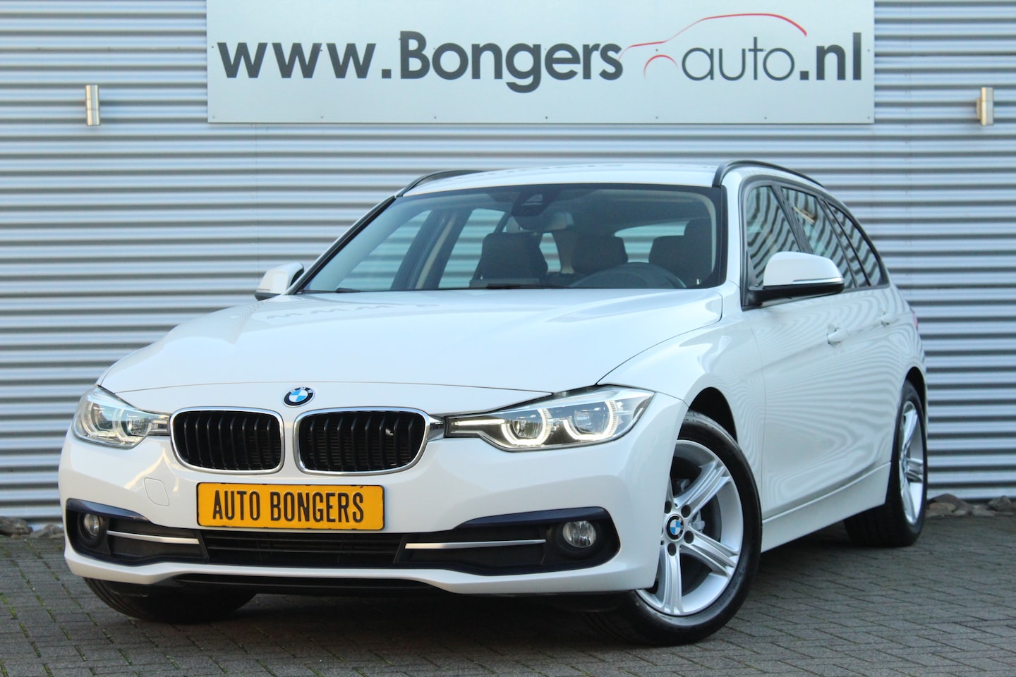 BMW 3-serie Touring - 318i Centennial High Executive Sport Line - AutoWereld.nl