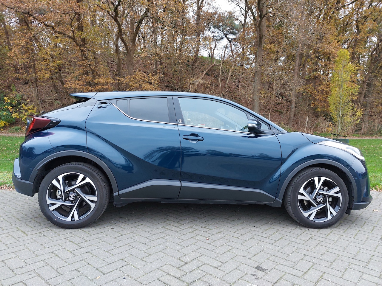 Toyota C-HR - 1.8 Hybrid Dynamic TEAM D I Camera I Climate Cntr. I 18" LM I Adaptive Cruise cntr. I Stoelverwarming - AutoWereld.nl