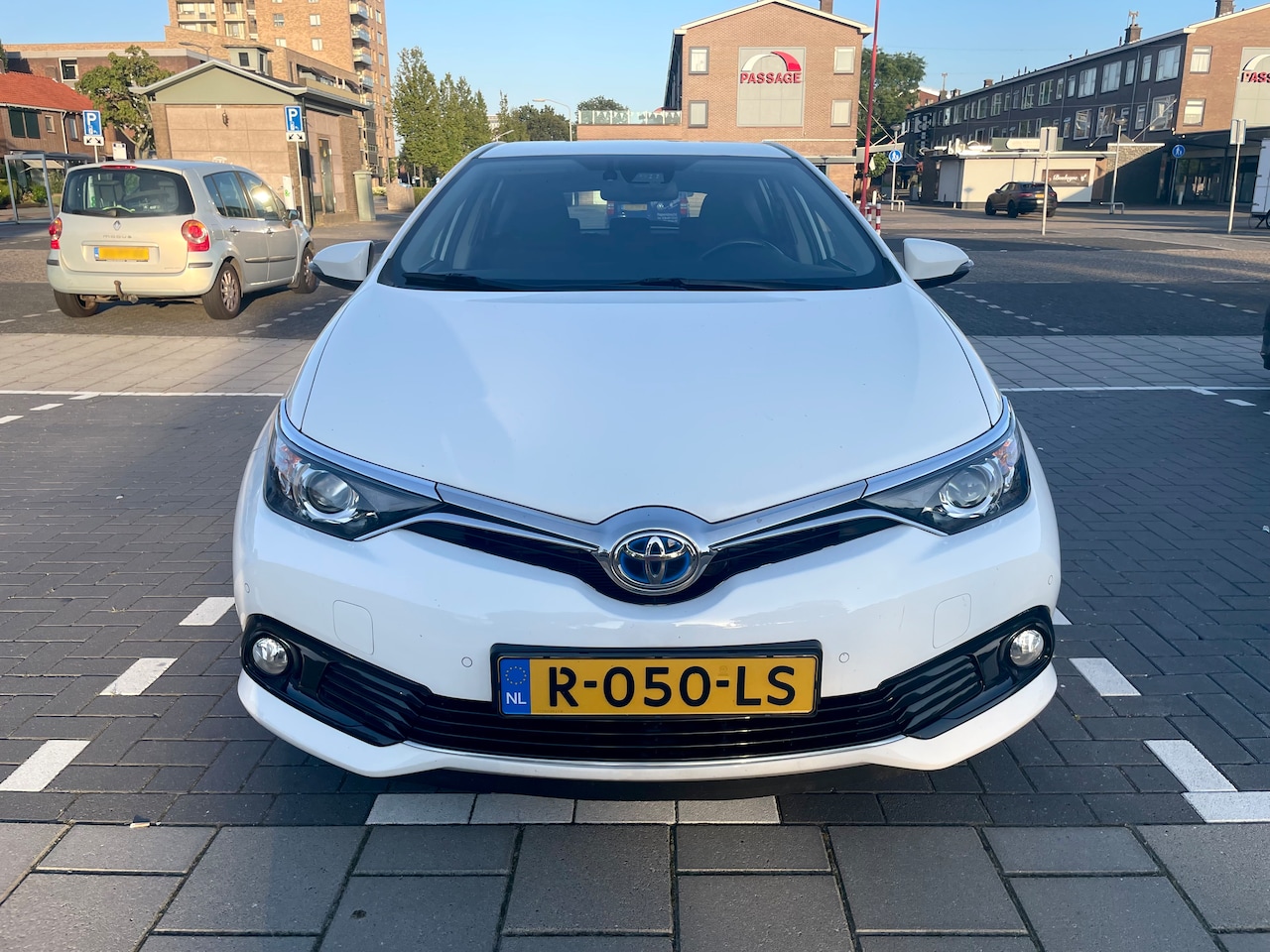 Toyota Auris - 1.8 Hybrid Active - AutoWereld.nl