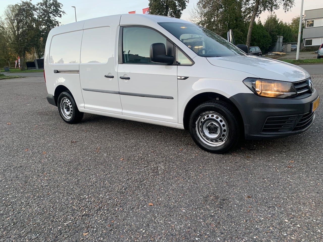 Volkswagen Caddy - 2.0 TDI L2H1 BMT Maxi VW Caddy 2.0 TDI 75KW 2017 DSG Wit 174000KM € 10900 ex BTW NW APK - AutoWereld.nl