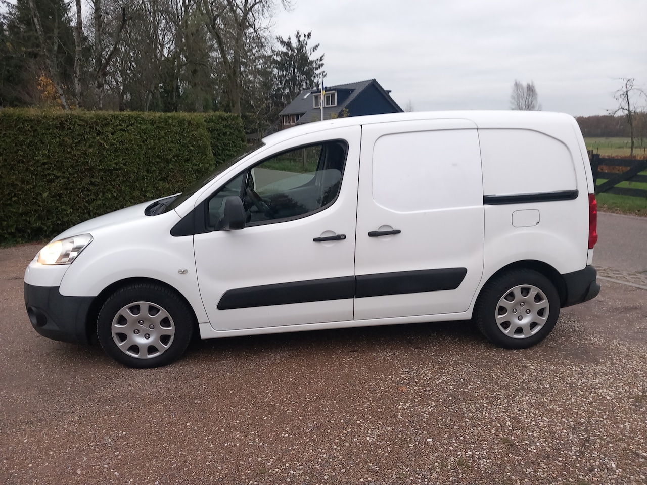 Peugeot Partner - 120 1.6 HDI L1 XT Airco/Cruise Control/ Navigatie.  NWAPK! - AutoWereld.nl