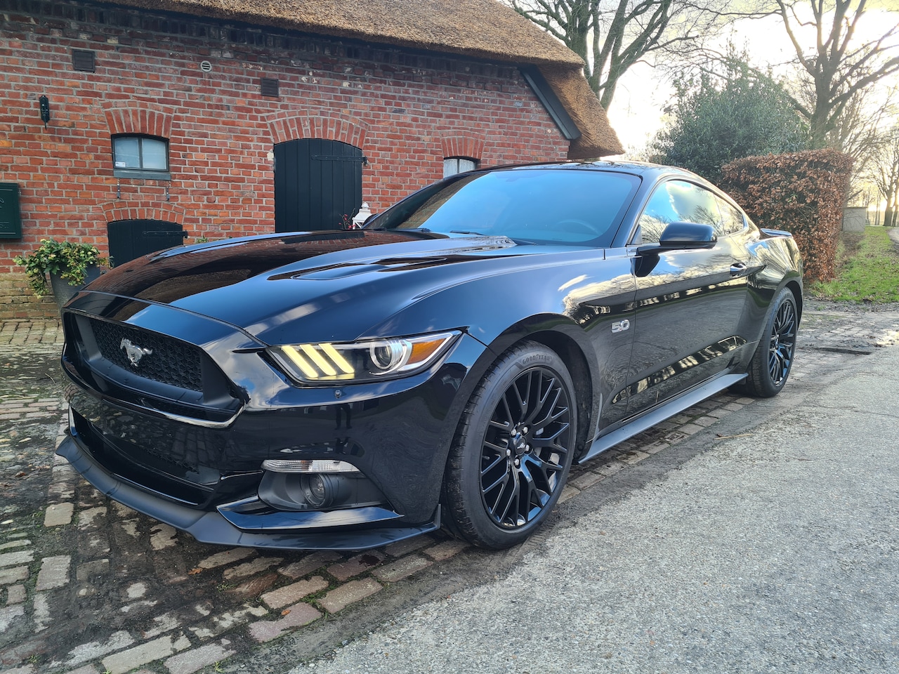 Ford Mustang Fastback - 5.0 GT Full option nieuwstaat - AutoWereld.nl