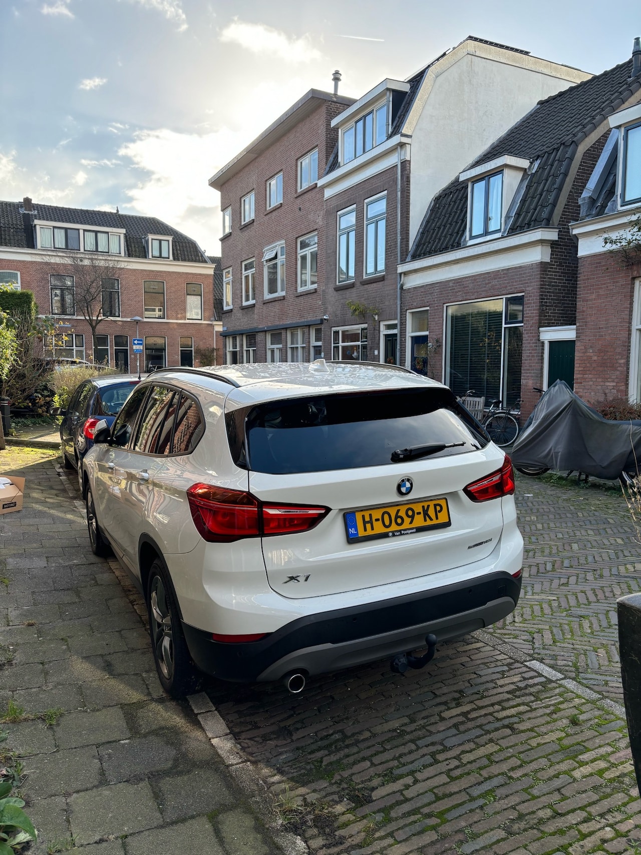 BMW X1 - 1.8i sDrive X1 vanuit 2019 met M velgen en nieuw banden - AutoWereld.nl