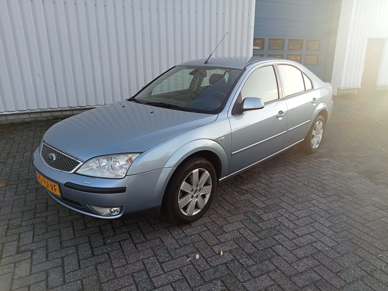 Ford Mondeo - 2.0-16V Futura 2.0 16V Clima Trekhaak 2005 - AutoWereld.nl